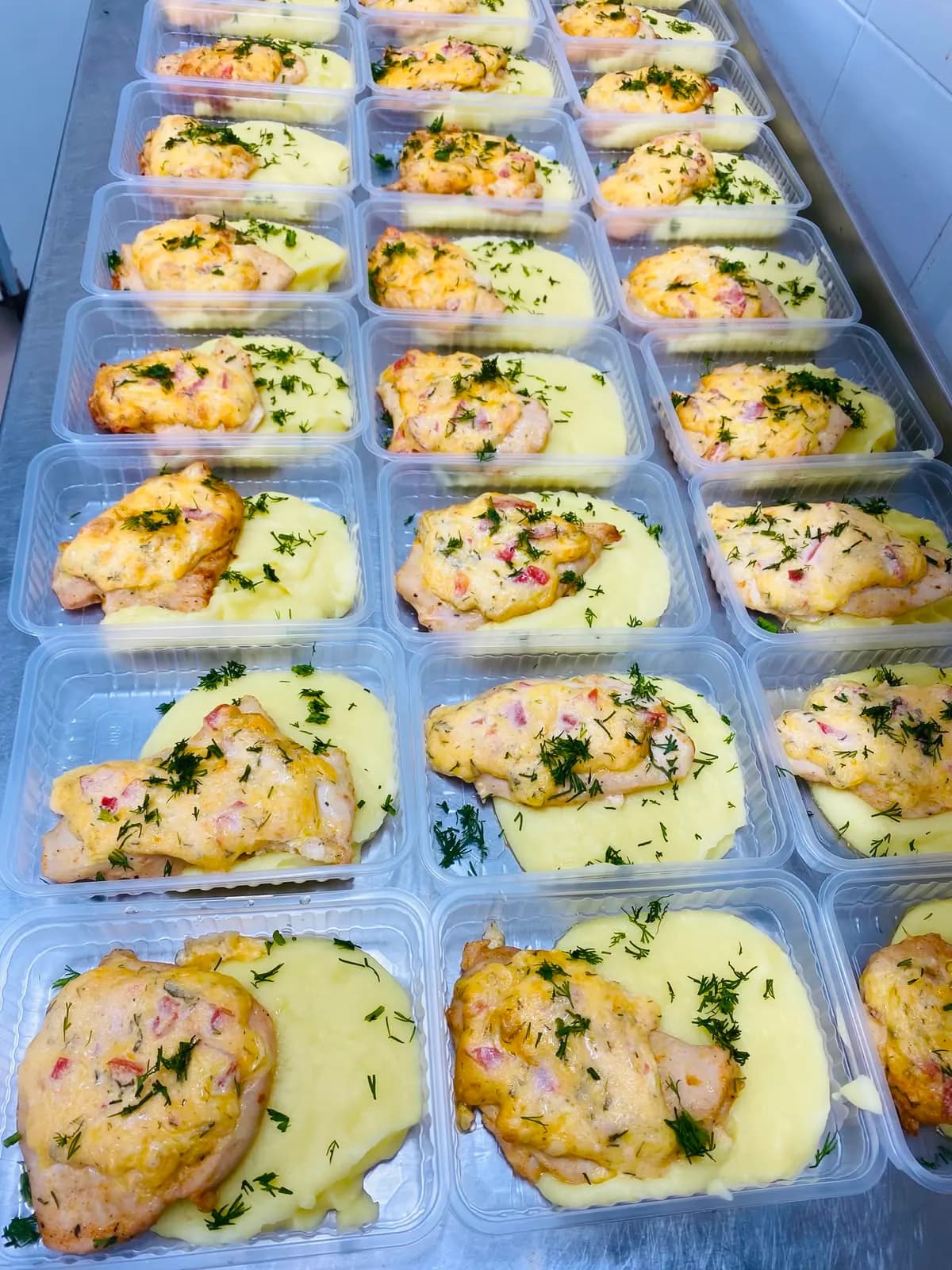 Мягкая зона кафе у панорамных окон
